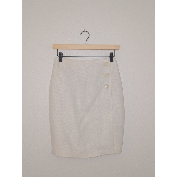 Ann Taylor Dresses & Skirts - Ann Taylor Cream Textured Mini Skirt 00P